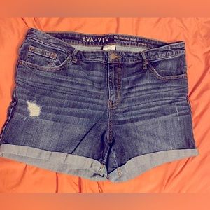 16W plus size Ava Viv blue Jean mid rise midi distressed shorts